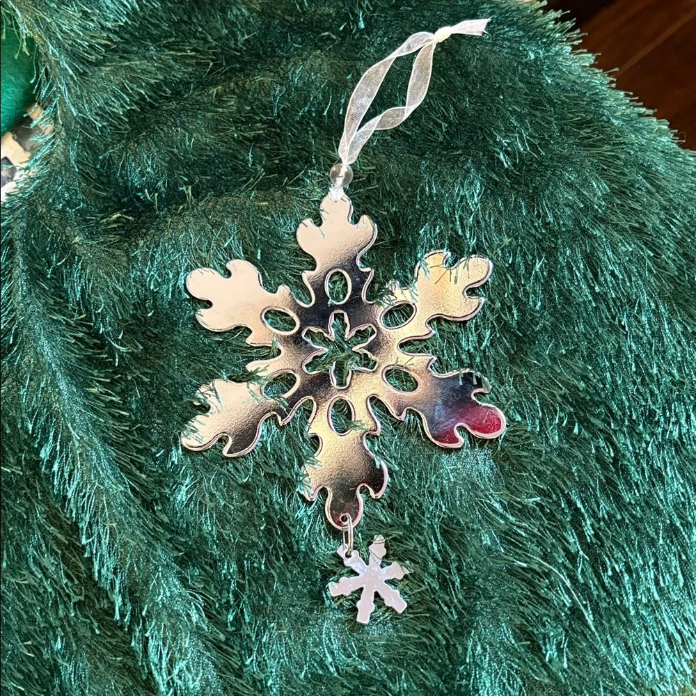 🆕Large Silver Snowflake Ornament
